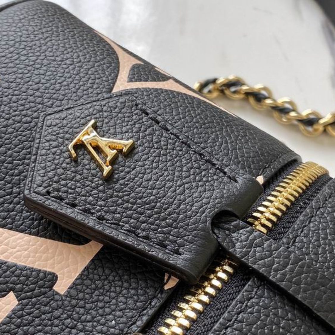 Leather Bag Vanity PM Black/Beige - Luxury & Style